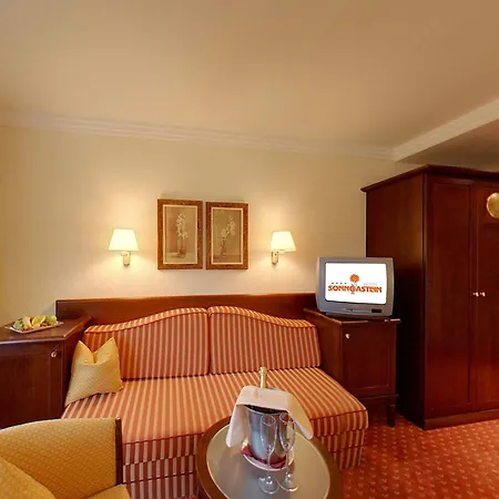 松佳斯坦家庭酒店